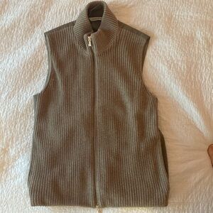 Beautiful Peter Millar light brown sweater vest.